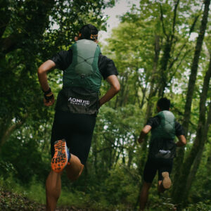 Aonijie-Chaleco color Negro serie Mont-Blanc 12lts incluye 2 anf 500ml